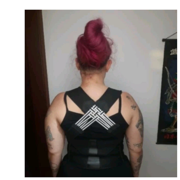 Amanda Brooks wearing the posture corrector